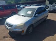 ✅ 2009 Kia Rio LX • VIN: KNADE223096464774 • Lot: 42686941. Wystawiony na IAAI z przebiegiem Nie podano. Bezpłatny archiwum sprzedaży aukcyjnych z USA i szczegółowy raport historii pojazdu na DreamBid. Zdjęcie 2.