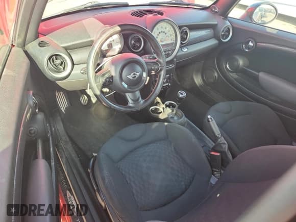 ✅ 2011 MINI Hardtop S • VIN: WMWSV3C52BTY25135 • Lot: 80558445. Listed on Copart with 117,179 mi. Free auction sales archive from the USA and detailed vehicle history report at DreamBid. Image 8.