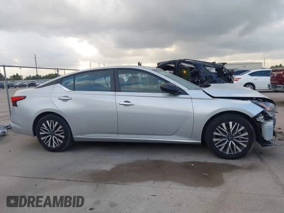 ✅ 2024 Nissan Altima SV • VIN: 1N4BL4DV1RN325646 • Lot: 43740877. Listed on IAAI with 47,338 mi. Free auction sales archive from the USA and detailed vehicle history report at DreamBid. Image 14.