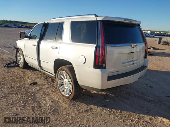 ✅ 2020 Cadillac Escalade Platinum • VIN: 1GYS4DKJ1LR119759 • Лот: 43529960. Опубликован ранее на IAAI с пробегом Не указан. Бесплатный доступ к архиву аукционных продаж из США и подробный отчёт об истории автомобиля на DreamBid. Изображение 3.