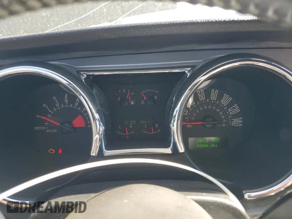 ✅ 2006 Ford Mustang GT Deluxe • VIN: 1ZVHT82H765156007 • Лот: 66899865. Опубликован ранее на Copart с пробегом 42 666 миль. Бесплатный доступ к архиву аукционных продаж из США и подробный отчёт об истории автомобиля на DreamBid. Изображение 9.