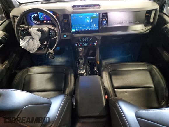 ✅ 2021 Ford Bronco • VIN: 1FMEE5DP2MLB06896 • Lot: 80565015. Wystawiony na Copart z przebiegiem 82 571 mil. Bezpłatny archiwum sprzedaży aukcyjnych z USA i szczegółowy raport historii pojazdu na DreamBid. Zdjęcie 8.