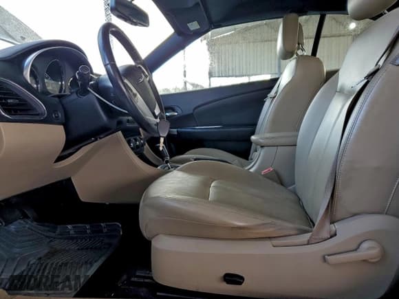 ✅ 2011 Chrysler 200 Limited • VIN: 1C3BC7EG1BN560666 • Лот: 95310485. Опубликован ранее на Copart с пробегом 60 499 миль. Бесплатный доступ к архиву аукционных продаж из США и подробный отчёт об истории автомобиля на DreamBid. Изображение 7.