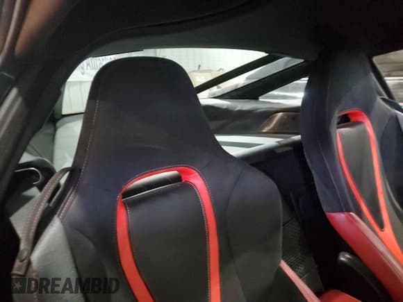 ✅ 2019 McLaren 720S • VIN: SBM14DCA8KW002946 • Lot: 85493655. Wystawiony na Copart z przebiegiem Nie podano. Bezpłatny archiwum sprzedaży aukcyjnych z USA i szczegółowy raport historii pojazdu na DreamBid. Zdjęcie 10.