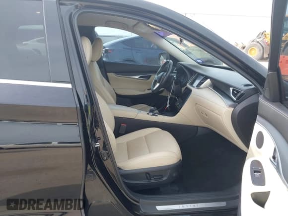 ✅ 2019 Infiniti QX50 Luxe • VIN: 3PCAJ5M37KF109899 • Lot: 42217912. Wystawiony na IAAI z przebiegiem 78 127 mil. Bezpłatny archiwum sprzedaży aukcyjnych z USA i szczegółowy raport historii pojazdu na DreamBid. Zdjęcie 5.