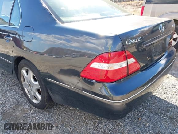 ✅ 2004 Lexus LS 430 • VIN: JTHBN36F640172089 • Lot: 43585861. Listed on IAAI with 186,856 mi. Free auction sales archive from the USA and detailed vehicle history report at DreamBid. Image 19.