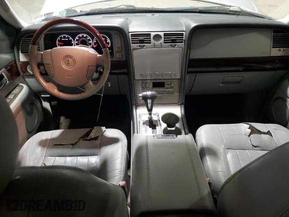 ✅ 2006 Lincoln Navigator Luxury • VIN: 5LMFU27526LJ11872 • Lot: 90875905. Wystawiony na Copart z przebiegiem 128 017 mil. Bezpłatny archiwum sprzedaży aukcyjnych z USA i szczegółowy raport historii pojazdu na DreamBid. Zdjęcie 8.