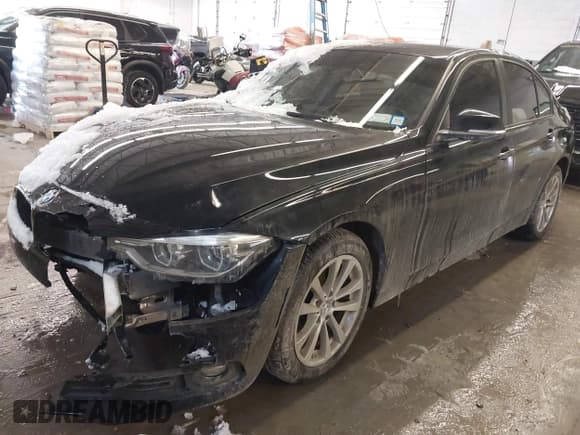 ✅ 2018 BMW 3 Series 320i xDrive • VIN: WBA8A3C57JA505115 • Лот: 43831024. Опубликован ранее на IAAI с пробегом 67 740 миль. Бесплатный доступ к архиву аукционных продаж из США и подробный отчёт об истории автомобиля на DreamBid. Изображение 2.