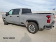 ✅ 2024 Chevrolet Silverado 2500HD Custom • VIN: 2GC4YMEY2R1251796 • Lot: 90911515. Wystawiony na Copart z przebiegiem 35 634 mil. Bezpłatny archiwum sprzedaży aukcyjnych z USA i szczegółowy raport historii pojazdu na DreamBid. Zdjęcie 2.