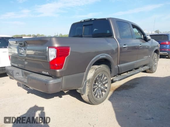 ✅ 2019 Nissan Titan Pro-4X • VIN: 1N6AA1E51KN532159 • Lot: 43380033. Wystawiony na IAAI z przebiegiem 157 340 mil. Bezpłatny archiwum sprzedaży aukcyjnych z USA i szczegółowy raport historii pojazdu na DreamBid. Zdjęcie 4.