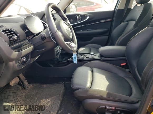 ✅ 2023 MINI Clubman Cooper S • VIN: WMWXJ1C00P2T63391 • Lot: 68372604. Wystawiony na Copart z przebiegiem 12 577 mil. Bezpłatny archiwum sprzedaży aukcyjnych z USA i szczegółowy raport historii pojazdu na DreamBid. Zdjęcie 7.