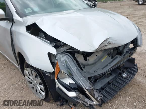 ✅ 2018 Nissan Sentra SV • VIN: 3N1AB7AP2JY210239 • Lot: 42340618. Listed on IAAI with 77,011 mi. Free auction sales archive from the USA and detailed vehicle history report at DreamBid. Image 12.