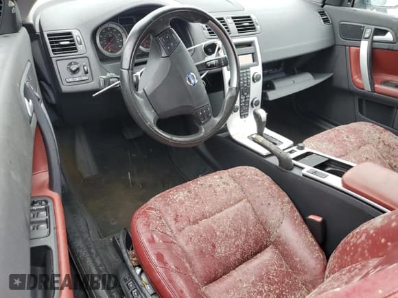 ✅ 2011 Volvo C70 • VIN: YV1672MC4BJ109588 • Лот: 74627364. Опубликован ранее на Copart с пробегом Не указан. Бесплатный доступ к архиву аукционных продаж из США и подробный отчёт об истории автомобиля на DreamBid. Изображение 8.