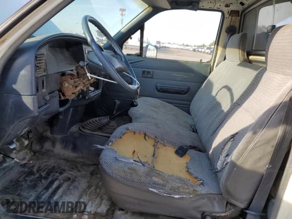 ✅ 1990 Toyota Pickup • VIN: JT4VN02DXL2001673 • Лот: 46532845. Опубликован ранее на Copart с пробегом 236 725 миль. Бесплатный доступ к архиву аукционных продаж из США и подробный отчёт об истории автомобиля на DreamBid. Изображение 7.