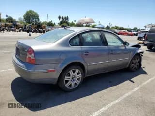 ✅ 2005 Volkswagen Passat GLX • VIN: WVWTU63B95E085836 • Lot: 67782394. Wystawiony na Copart z przebiegiem 125 315 mil. Bezpłatny archiwum sprzedaży aukcyjnych z USA i szczegółowy raport historii pojazdu na DreamBid. Zdjęcie 3.