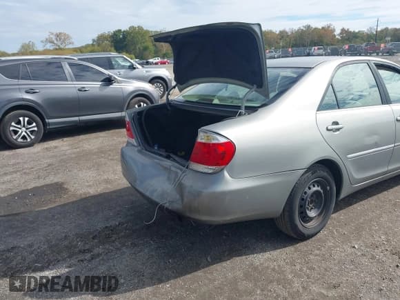 ✅ 2005 Toyota Camry LE • VIN: 4T1BE32K85U980938 • Lot: 43462882. Listed on IAAI with 278,780 mi. Free auction sales archive from the USA and detailed vehicle history report at DreamBid. Image 6.