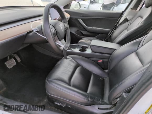 ✅ 2020 Tesla Model 3 Standard Range Plus • VIN: 5YJ3E1EA3LF800710 • Lot: 54778095. Wystawiony na Copart z przebiegiem 94 080 mil. Bezpłatny archiwum sprzedaży aukcyjnych z USA i szczegółowy raport historii pojazdu na DreamBid. Zdjęcie 7.