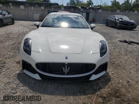✅ 2024 Maserati GranTurismo • VIN: ZAMBMVDB6RX441363 • Lot: 57343425. Listed on Copart with 376 mi. Free auction sales archive from the USA and detailed vehicle history report at DreamBid. Image 5.