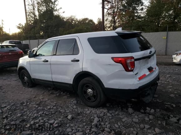 ✅ 2016 Ford Police Interceptor Utility • VIN: 1FM5K8AR3GGB65405 • Lot: 82354275. Wystawiony na Copart z przebiegiem 149 582 mil. Bezpłatny archiwum sprzedaży aukcyjnych z USA i szczegółowy raport historii pojazdu na DreamBid. Zdjęcie 2.