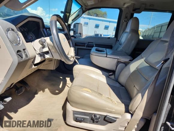 ✅ 2008 Ford F-250 XL • VIN: 1FTSW21R98EA72510 • Lot: 81579615. Wystawiony na Copart z przebiegiem 335 639 mil. Bezpłatny archiwum sprzedaży aukcyjnych z USA i szczegółowy raport historii pojazdu na DreamBid. Zdjęcie 7.