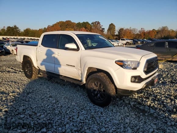 ✅ 2023 Toyota Tacoma SR5 • VIN: 3TMCZ5AN0PM624785 • Lot: 90683805. Wystawiony na Copart z przebiegiem 8 274 mil. Bezpłatny archiwum sprzedaży aukcyjnych z USA i szczegółowy raport historii pojazdu na DreamBid. Zdjęcie 4.