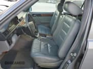 ✅ 1993 Mercedes-Benz E 320 • VIN: WDBEA32E0PB963118 • Lot: 45243905. Wystawiony na Copart z przebiegiem 154 121 mil. Bezpłatny archiwum sprzedaży aukcyjnych z USA i szczegółowy raport historii pojazdu na DreamBid. Zdjęcie 7.