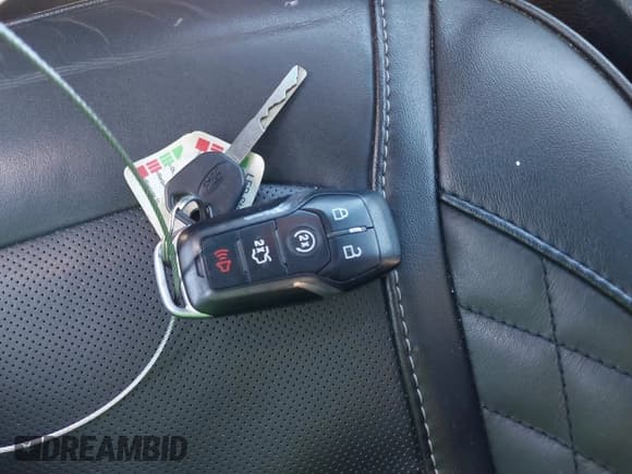 ✅ 2016 Ford Explorer Platinum • VIN: 1FM5K8HTXGGD09498 • Lot: 41661438. Wystawiony na IAAI z przebiegiem 98 197 mil. Bezpłatny archiwum sprzedaży aukcyjnych z USA i szczegółowy raport historii pojazdu na DreamBid. Zdjęcie 11.