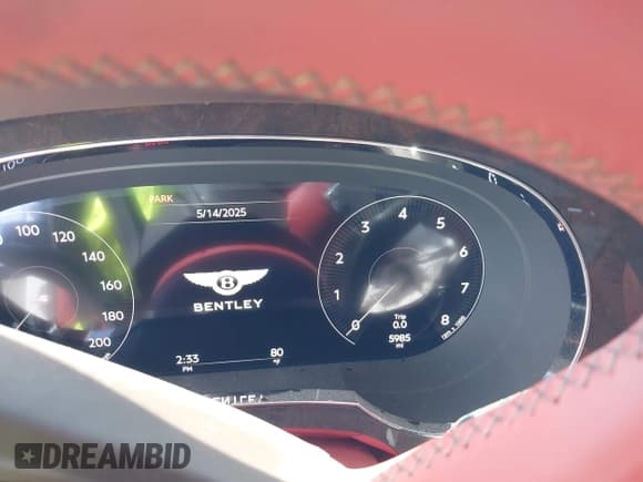 ✅ 2022 Bentley Bentayga V8 • VIN: SJAAM2ZV4NC016521 • Lot: 42154598. Listed on IAAI with 5,985 mi. Free auction sales archive from the USA and detailed vehicle history report at DreamBid. Image 7.