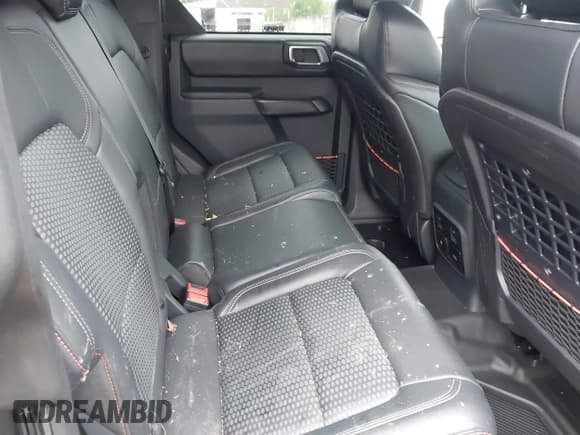 ✅ 2023 Ford Bronco Raptor • VIN: 1FMEE5JR9PLB23222 • Lot: 42376438. Wystawiony na IAAI z przebiegiem 7 447 mil. Bezpłatny archiwum sprzedaży aukcyjnych z USA i szczegółowy raport historii pojazdu na DreamBid. Zdjęcie 8.