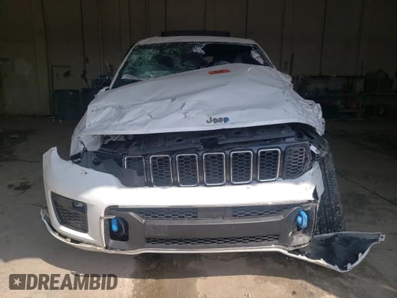 ✅ 2022 Jeep Grand Cherokee Overland • VIN: 1C4RJYD69N8764665 • Lot: 64628275. Listed on Copart with 47,762 mi. Free auction sales archive from the USA and detailed vehicle history report at DreamBid. Image 5.