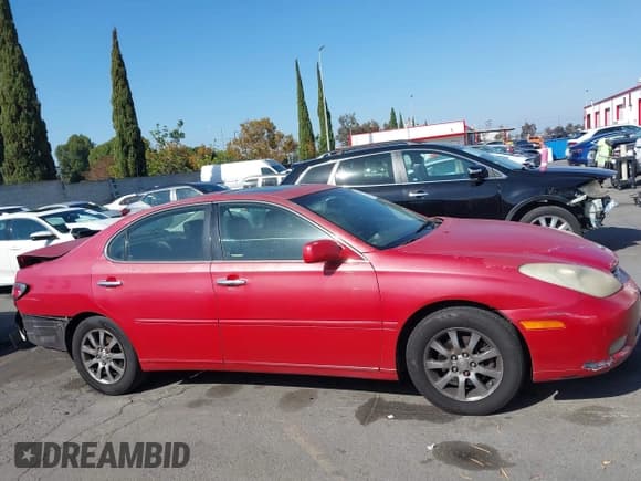 ✅ 2003 Lexus ES 300 • VIN: JTHBF30G536008519 • Lot: 43520436. Wystawiony na IAAI z przebiegiem 284 122 mil. Bezpłatny archiwum sprzedaży aukcyjnych z USA i szczegółowy raport historii pojazdu na DreamBid. Zdjęcie 13.
