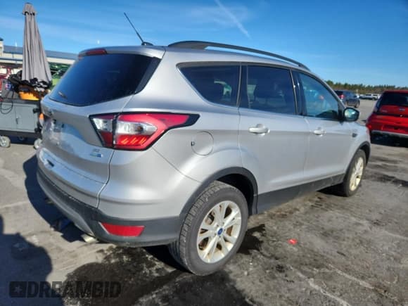 ✅ 2018 Ford Escape SE • VIN: 1FMCU9GD7JUA32402 • Лот: 93217075. Опубликован ранее на Copart с пробегом 106 523 миль. Бесплатный доступ к архиву аукционных продаж из США и подробный отчёт об истории автомобиля на DreamBid. Изображение 3.