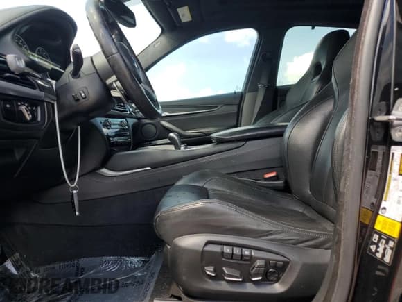 ✅ 2016 BMW X6 M • VIN: 5YMKW8C50G0R43052 • Lot: 55388075. Wystawiony na Copart z przebiegiem 93 301 mil. Bezpłatny archiwum sprzedaży aukcyjnych z USA i szczegółowy raport historii pojazdu na DreamBid. Zdjęcie 7.