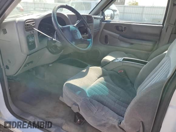 2000 Chevrolet S-10 LS с VIN 1GCCS1950Y8272511, выставлен на аукционе Copart как лот 74935854 с пробегом 12 345 миль миль и Списание • Salvage title. История ставок и продаж доступна на DreamBid. Изображение 7.