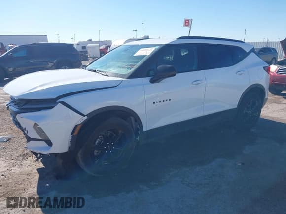 ✅ 2024 Chevrolet Blazer LT • VIN: 3GNKBCR41RS269163 • Lot: 43599137. Listed on IAAI with 21,760 mi. Free auction sales archive from the USA and detailed vehicle history report at DreamBid. Image 2.