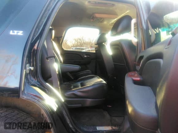 2011 Chevrolet Tahoe LTZ с VIN 1GNSKCE0XBR206834, выставлен на аукционе IAAI как лот 35802551 с пробегом 192 436 миль миль и . История ставок и продаж доступна на DreamBid. Изображение 8.