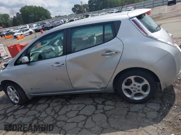 ✅ 2013 Nissan LEAF SV • VIN: 1N4AZ0CP1DC425918 • Lot: 43291335. Listed on IAAI with 72,554 mi. Free auction sales archive from the USA and detailed vehicle history report at DreamBid. Image 15.