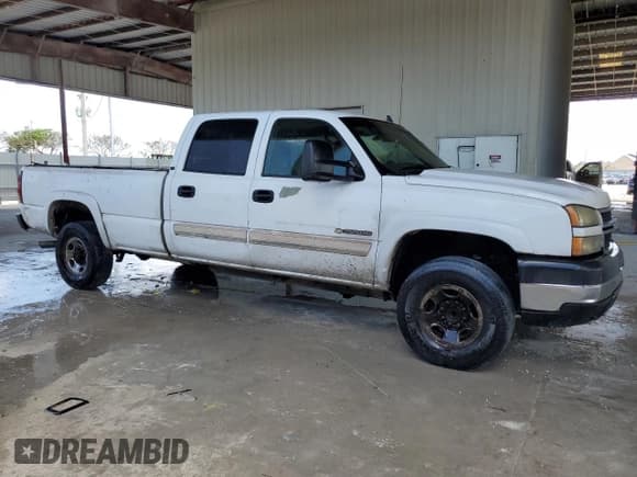 ✅ 2006 Chevrolet Silverado 2500HD Work Truck • VIN: 1GCHC23UX6F139191 • Лот: 42126165. Опубликован ранее на Copart с пробегом 311 668 миль. Бесплатный доступ к архиву аукционных продаж из США и подробный отчёт об истории автомобиля на DreamBid. Изображение 4.