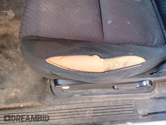 ✅ 2014 Chevrolet Silverado 2500HD Work Truck • VIN: 1GC1CVCGXEF124671 • Lot: 42642639. Wystawiony na IAAI z przebiegiem 40 574 mil. Bezpłatny archiwum sprzedaży aukcyjnych z USA i szczegółowy raport historii pojazdu na DreamBid. Zdjęcie 1.