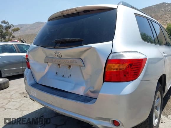 ✅ 2010 Toyota Highlander • VIN: JTEZK3EH6A2097014 • Lot: 42283327. Listed on IAAI with 133,998 mi. Free auction sales archive from the USA and detailed vehicle history report at DreamBid. Image 18.