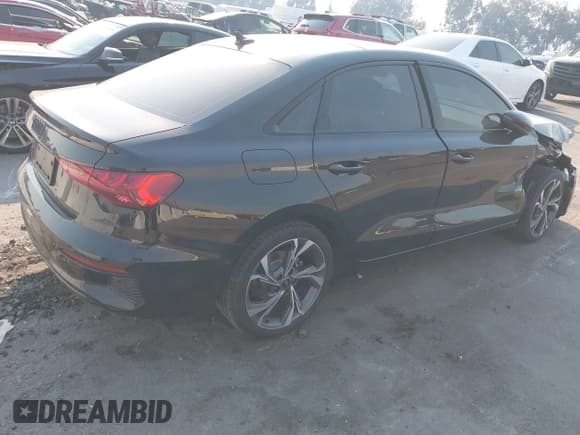 ✅ 2023 Audi A3 Premium Plus • VIN: WAUBUDGY7PA096999 • Lot: 41302672. Wystawiony na IAAI z przebiegiem 10 431 mil. Bezpłatny archiwum sprzedaży aukcyjnych z USA i szczegółowy raport historii pojazdu na DreamBid. Zdjęcie 4.