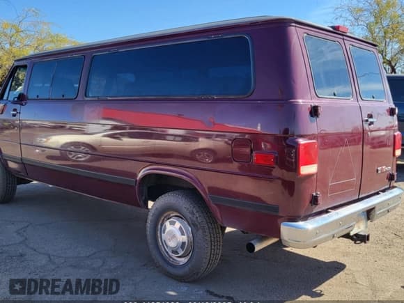 ✅ 1994 GMC Rally • VIN: 1GJGG39K6RF527981 • Lot: 41851882. Wystawiony na IAAI z przebiegiem 159 751 mil. Bezpłatny archiwum sprzedaży aukcyjnych z USA i szczegółowy raport historii pojazdu na DreamBid. Zdjęcie 3.