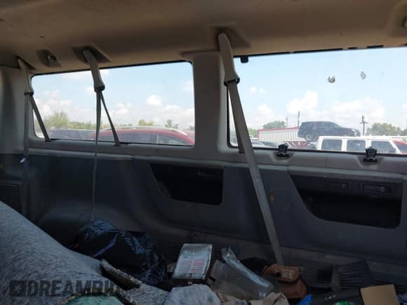 ✅ 2010 Ford Econoline Passenger XL • VIN: 1FBNE3BL3ADA86256 • Lot: 42889352. Listed on IAAI with 252,993 mi. Free auction sales archive from the USA and detailed vehicle history report at DreamBid. Image 8.