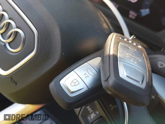 ✅ 2023 Audi A3 Premium Plus • VIN: WAUBUDGY7PA096999 • Lot: 41302672. Wystawiony na IAAI z przebiegiem 10 431 mil. Bezpłatny archiwum sprzedaży aukcyjnych z USA i szczegółowy raport historii pojazdu na DreamBid. Zdjęcie 11.