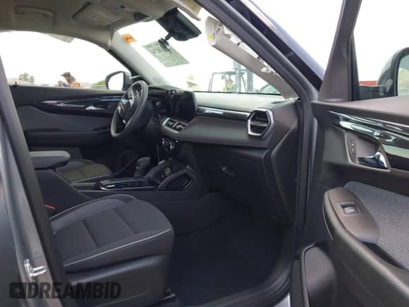 2024 Chevrolet TrailBlazer LT с VIN KL79MPS20RB102237, выставлен на аукционе IAAI как лот 42418174 с пробегом 14 127 миль миль и . История ставок и продаж доступна на DreamBid. Изображение 5.