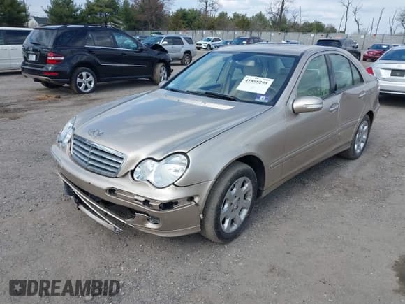 ✅ 2005 Mercedes-Benz C 240 • VIN: WDBRF81J35F665750 • Lot: 41898295. Listed on IAAI with 82,991 mi. Free auction sales archive from the USA and detailed vehicle history report at DreamBid. Image 2.