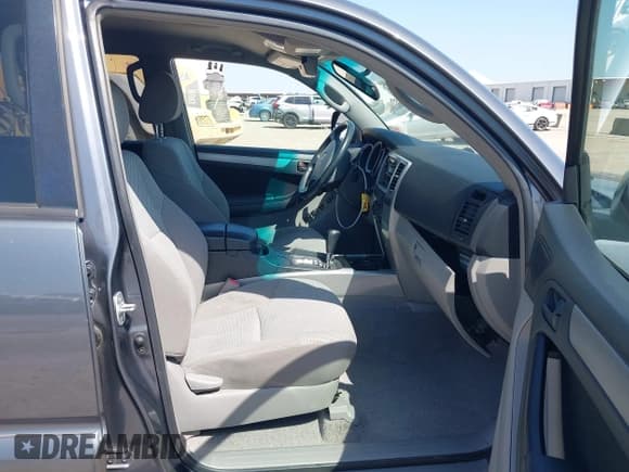 ✅ 2006 Toyota 4Runner SR5 • VIN: JTEZU14R960066383 • Lot: 43008680. Listed on IAAI with 190,602 mi. Free auction sales archive from the USA and detailed vehicle history report at DreamBid. Image 5.