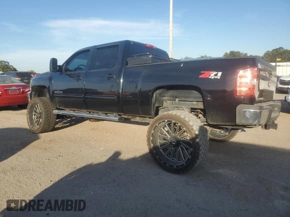 ✅ 2014 Chevrolet Silverado 2500HD LTZ • VIN: 1GC1KYE82EF129177 • Лот: 89486365. Опубликован ранее на Copart с пробегом 208 032 миль. Бесплатный доступ к архиву аукционных продаж из США и подробный отчёт об истории автомобиля на DreamBid. Изображение 2.