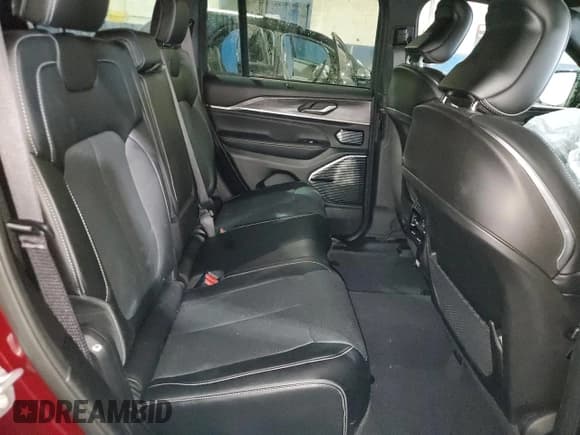 ✅ 2023 Jeep Grand Cherokee Overland • VIN: 1C4RJYD63P8788205 • Lot: 43229635. Wystawiony na Copart z przebiegiem 3 611 mil. Bezpłatny archiwum sprzedaży aukcyjnych z USA i szczegółowy raport historii pojazdu na DreamBid. Zdjęcie 11.