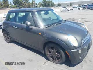 2006 MINI Hardtop с VIN WMWRC33516TJ78883, выставлен на аукционе IAAI как лот 42955673 с пробегом 91 920 миль миль и . История ставок и продаж доступна на DreamBid. Изображение 1.